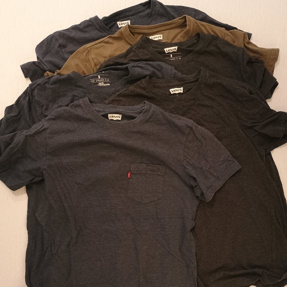 Lot of 6 Levi's pocket tees size medium